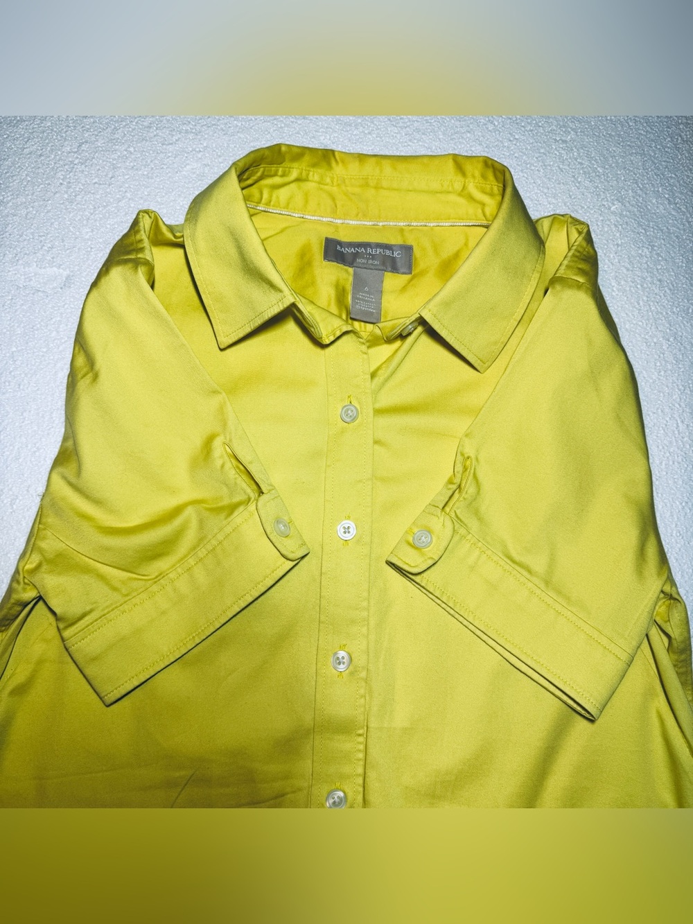 Banana Republic Women’s Yellow Short-Sleeve Button-Down Shirt - Picture 4 of 7